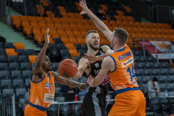 众的阵阵喝 众的阵阵喝